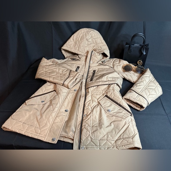 Woman’s Quilted Tan Jacket - Picture 3 of 4